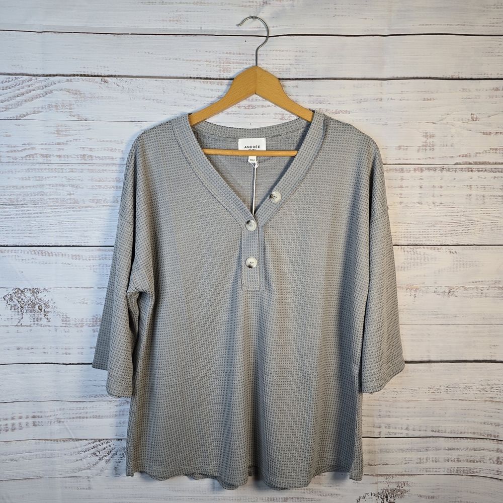 Andree By Unit Waffle Knit 7/8‎ Sleeve NWT Casual Gray Henley Womens Size Medium